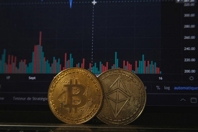 ¿Quién gana dinero con las criptomonedas? vs cómo crea dinero el banco.