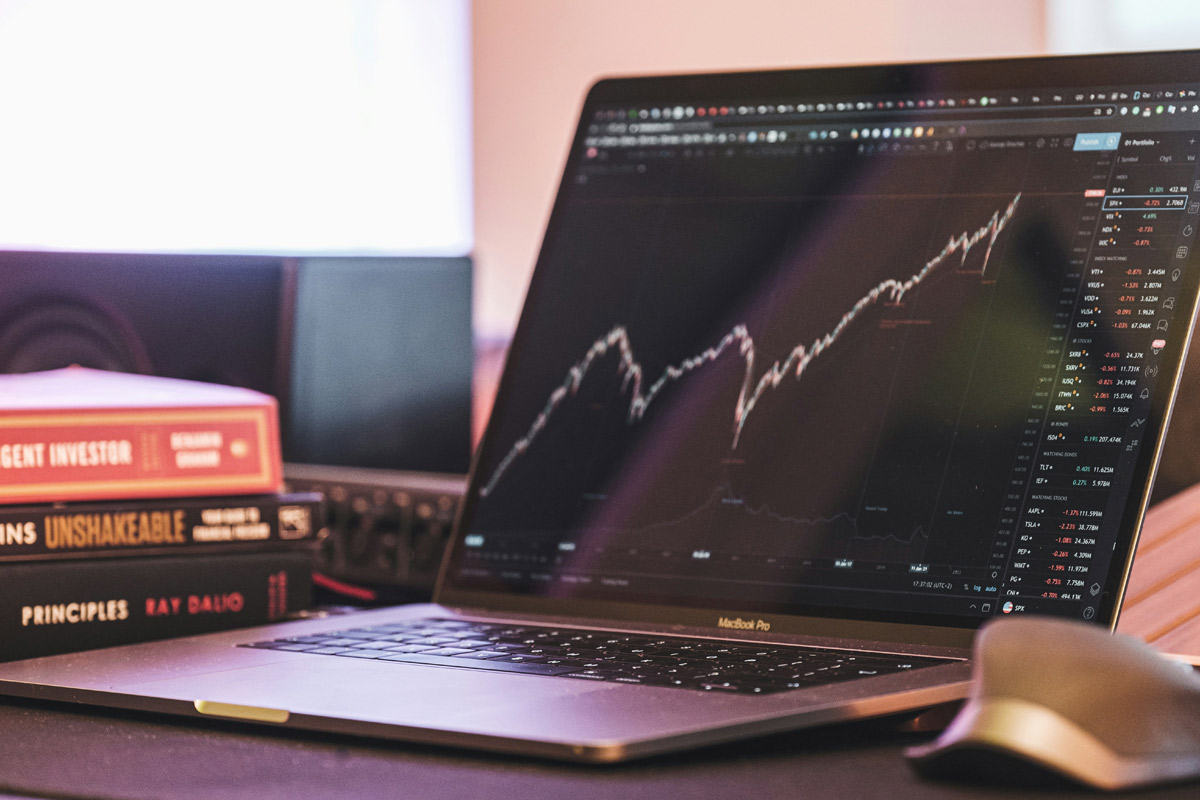 Si quieres obtener ganancias del 2.810.325% en tus inversiones, deberías de escuchar los consejos de Warren Buffet.